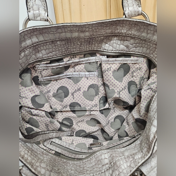 Guess Purse - Picture 9 of 9